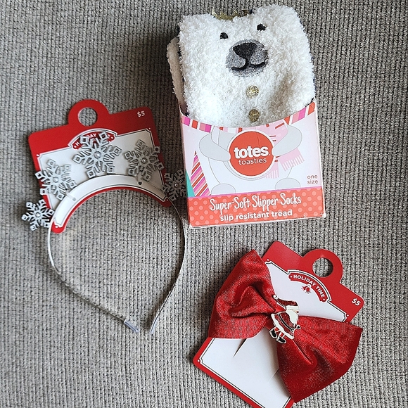 Holiday hair accessories and fuzzy socks  gift bundle - Picture 1 of 16